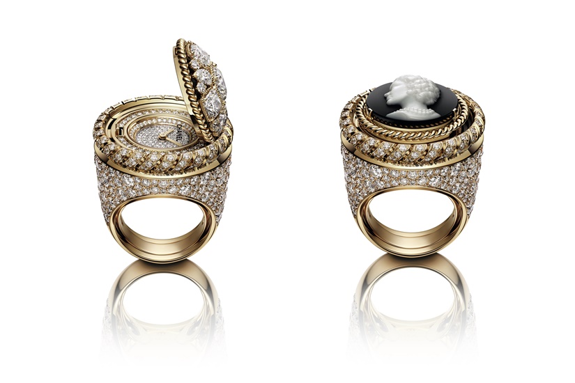 CHANEL Mademoiselle Privé Bouton