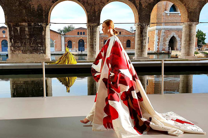 Valentino 2021/22 Fall Haute Couture