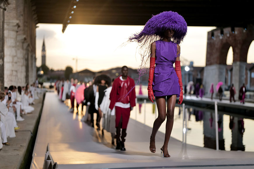 Valentino 2021/22 Fall Haute Couture